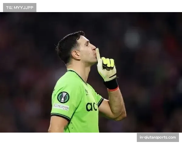 维拉马丁内斯门将虽多次扑救，但整体防线协防保护存在明显漏洞